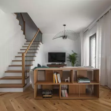 The arrangement of individual pieces of equipment (such as dressers) marks the boundary between zones