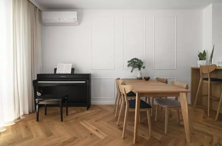 In the dining room there was room for a piano