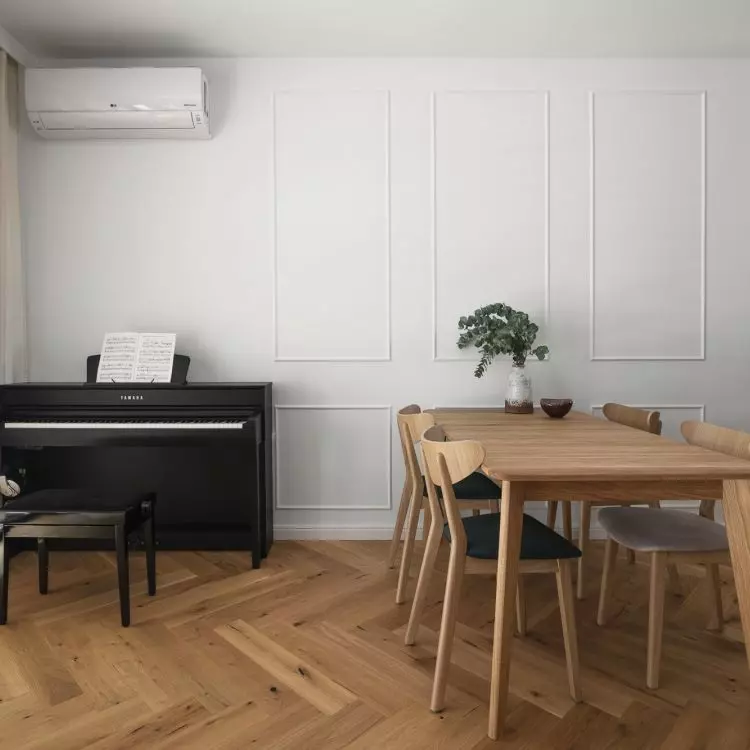 In the dining room there was room for a piano