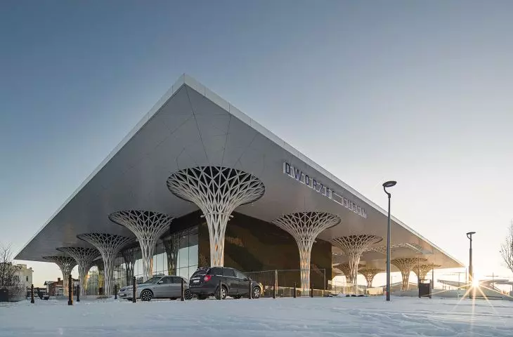 architektom zależało, aby obiekt nie dominował skalą nad otoczeniem