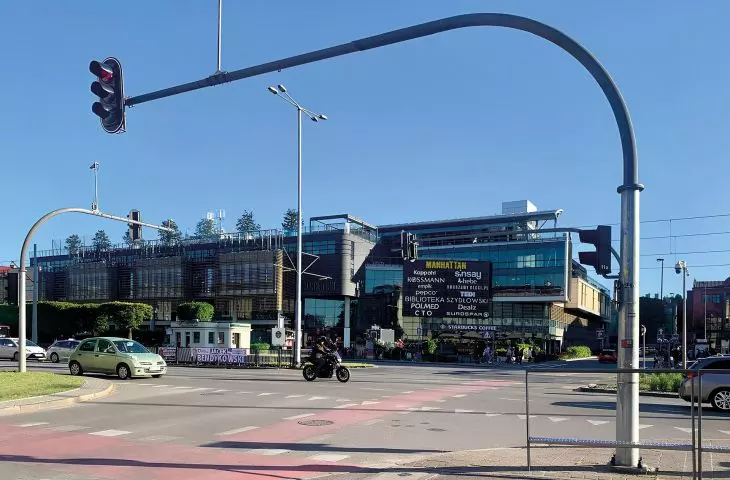 In Gdansk, the investor would like to replace the existing Manhattan shopping center with 120-meter residential towers with services