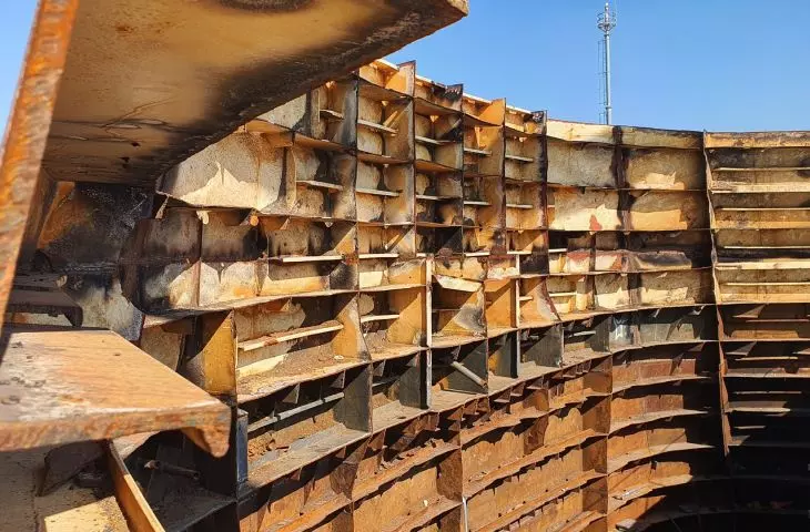 Fragment statku, który wykorzystano podczas budowy kościoła 