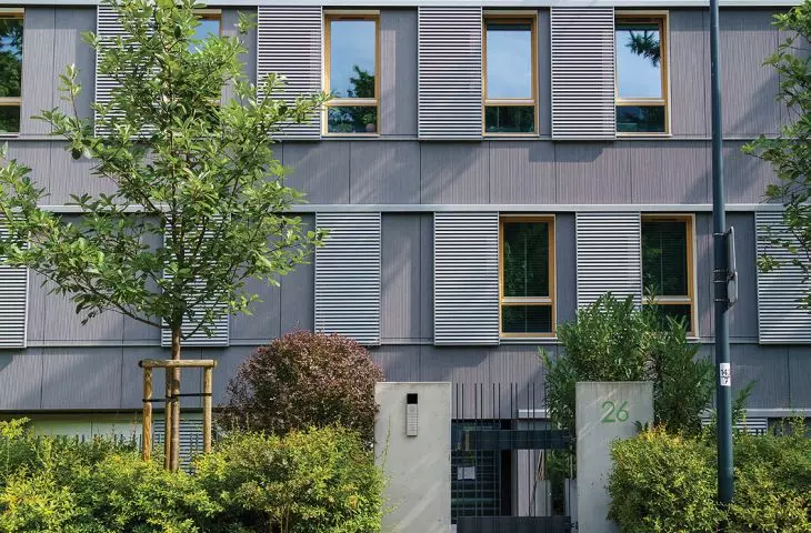Gdynia ul. Dekabrystów, apartamentowiec, okiennice przesuwne Krakau