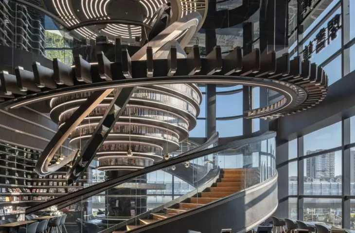 A bookstore in Huai'an, in China's Jiangsu province - a reflective interior ceiling optically enlarges the space 