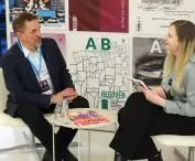 prof. Jarosław Flis, socjolog, nauczyciel akademicki i komentator polityczny, w studio nagrań A&B