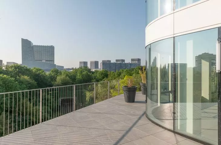 Budynek Emblem w Lille — z balkonów rozpościerają się widoki na pobliski park Matisse'a 