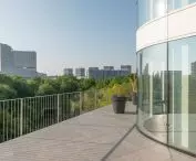 Budynek Emblem w Lille — z balkonów rozpościerają się widoki na pobliski park Matisse'a 