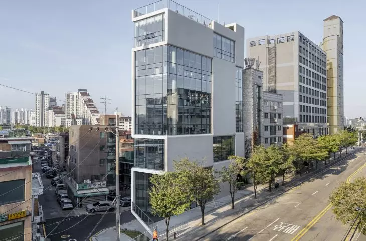 Urban Lining building in Gangdong district - view from Cheonho-dong Tool street side