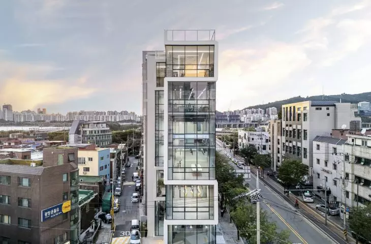 Urban Lining building in Gangdong district - view of side elevation