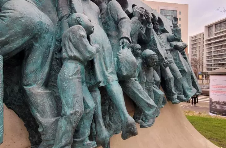 pomnik Wypędzonych Wielkopolan, Poznań, proj. Karol Badyna