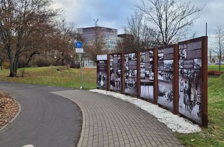 pomnik Wypędzonych Wielkopolan, Poznań, proj. Karol Badyna