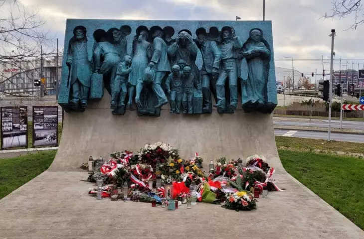 pomnik Wypędzonych Wielkopolan, Poznań, proj. Karol Badyna