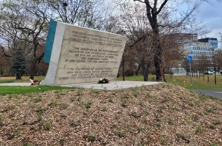 pomnik Wypędzonych Wielkopolan, Poznań, proj. Karol Badyna