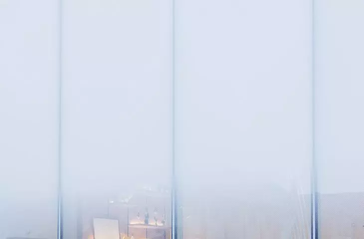 Nicolas Ruinart pavilion in Reims, Champagne - close-up on glazed facade with tonal gradient 