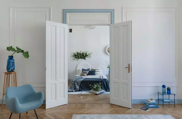 Tall double doors are one of the characteristic elements of interiors in historic townhouses