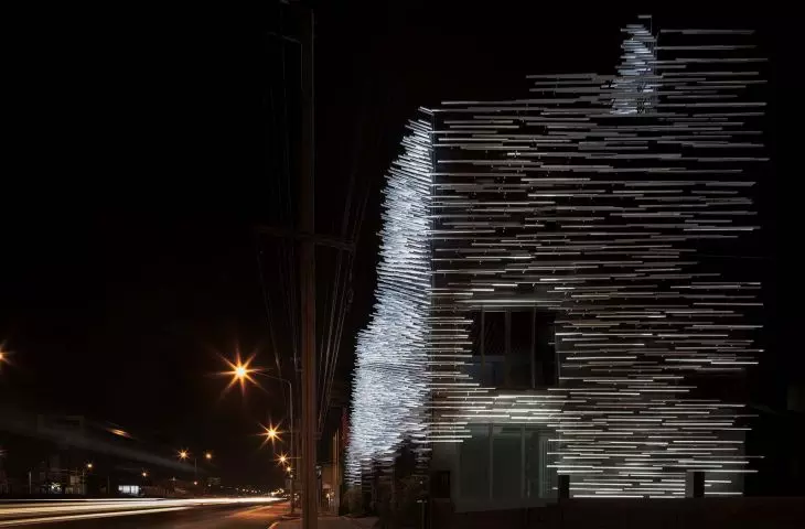 Tajlandzkie Muzeum Nowoczesnego Aluminium (MoMA) w Bangkoku — widok na elewację boczną 