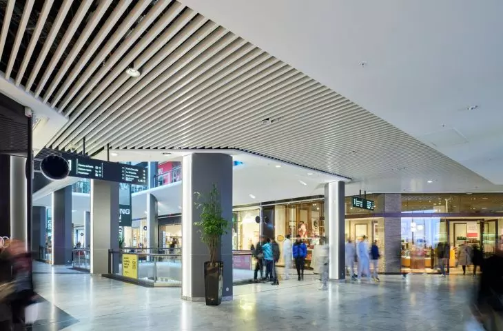 System Tavola™ Closed Baffle, Centrum handlowe Westfield La Part-Dieu, Lyon, Francja