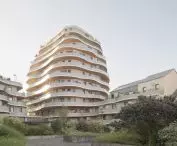 Apartamentowiec Arborescence w Angers, we Francji — widok od strony centralnego ogrodu 