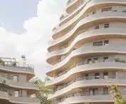 Apartamentowiec Arborescence w Angers, we Francji — widok od strony centralnego ogrodu 