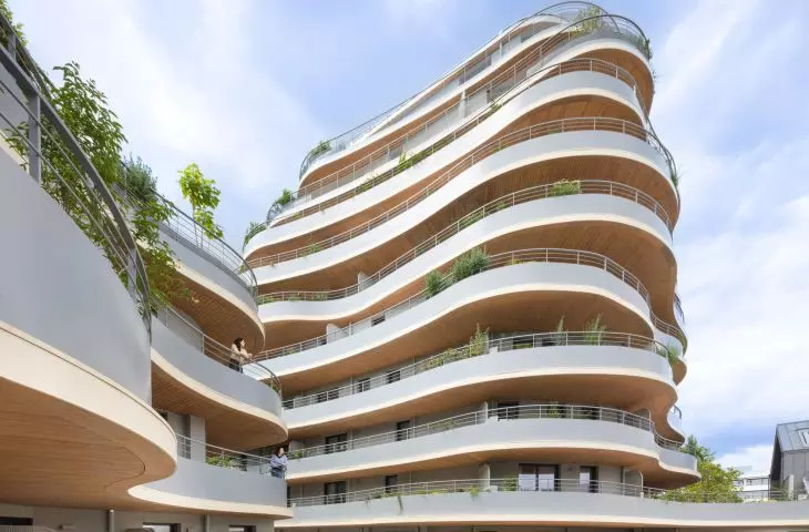 Apartamentowiec Arborescence w Angers, we Francji — widok na organiczną elewację budynku 