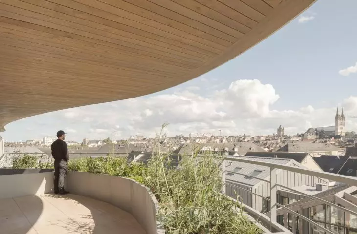 Apartamentowiec Arborescence w Angers, we Francji — panorama na miasto z balkonu  