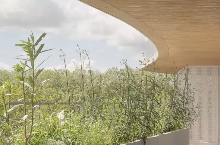 Apartamentowiec Arborescence w Angers, we Francji — widoki na otaczająca zieleń 