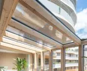 Apartamentowiec Arborescence w Angers, we Francji — kryty ogród