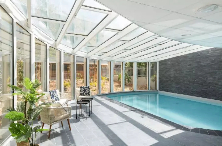 Apartamentowiec Arborescence w Angers, we Francji — basen 