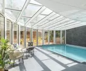 Apartamentowiec Arborescence w Angers, we Francji — basen 
