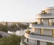Apartamentowiec Arborescence w Angers, we Francji — widok na zielone tarasy budynku  