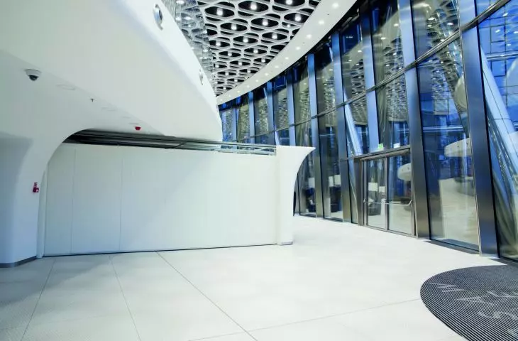 Przeciwpożarowy tunel ewakuacyjny EI60 w Warsaw Spire