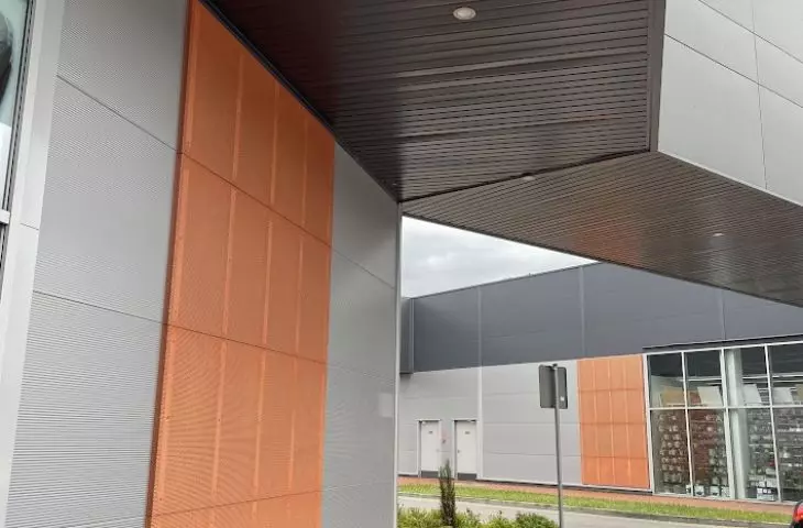 Perforated sheets and bent-drawn mesh in modern office buildings