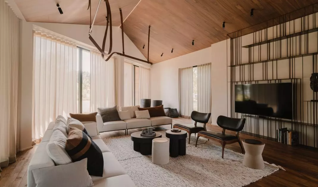 The living area is as large as 150 m2