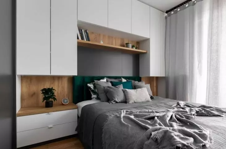 Simple furniture and green accessories are a great choice for Miss.