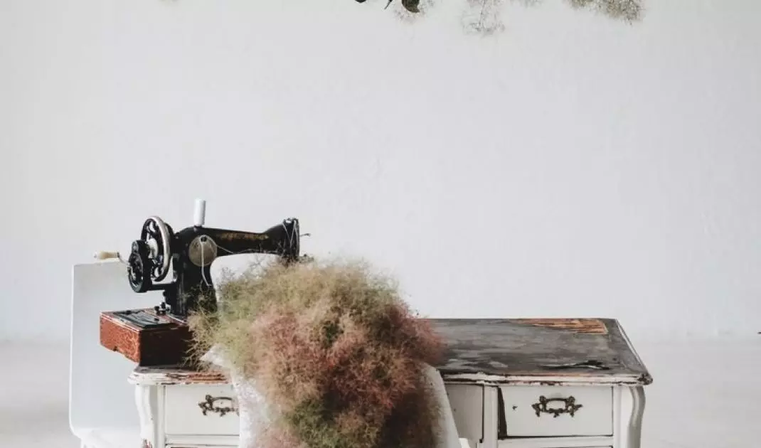 Odnowione meble są kluczowym elementem wnętrza w stylu shabby chic