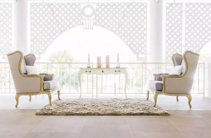 For a romantic, fresh effect, use bright colors
