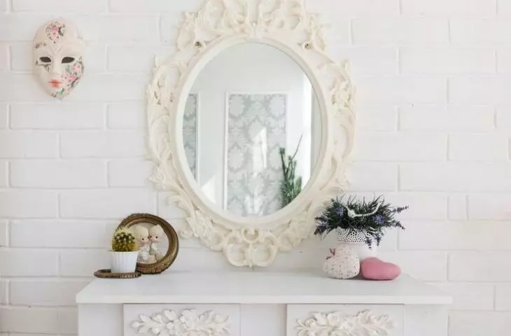 Subtle decorations will build a romantic atmosphere of the interior