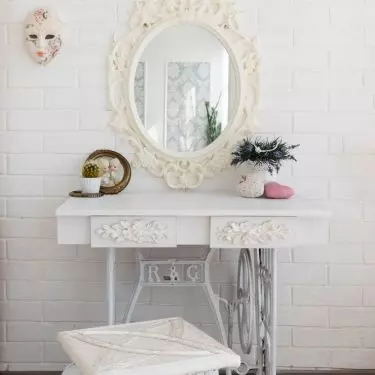 Subtle decorations will build a romantic atmosphere of the interior