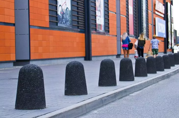 Pale parkingowe z betonu płukanego