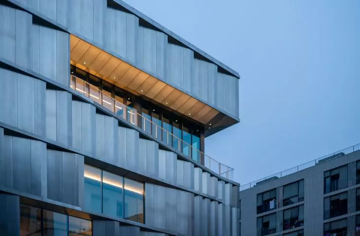 Kampus LCI Education w dzielnicy Poblenou w Barcelonie 