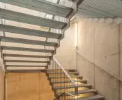 Kampus LCI Education w dzielnicy Poblenou w Barcelonie – widok wnętrza  
