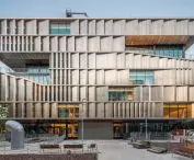 Kampus LCI Education w dzielnicy Poblenou w Barcelonie – widok elewacji 