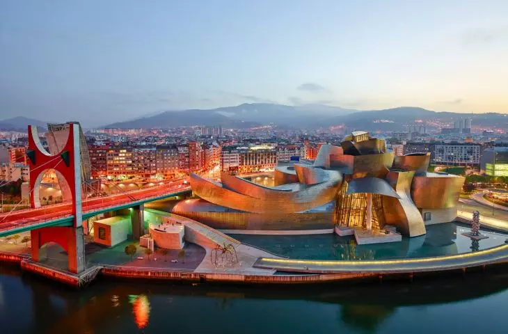 Muzeum Guggenheima w Bilbao — widok z lotu ptaka