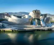 Muzeum Guggenheima w Bilbao — widok z lotu ptaka