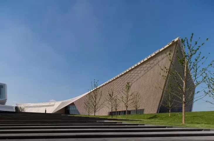 Nanchang Grand Theater - view of the entrance from the south side 