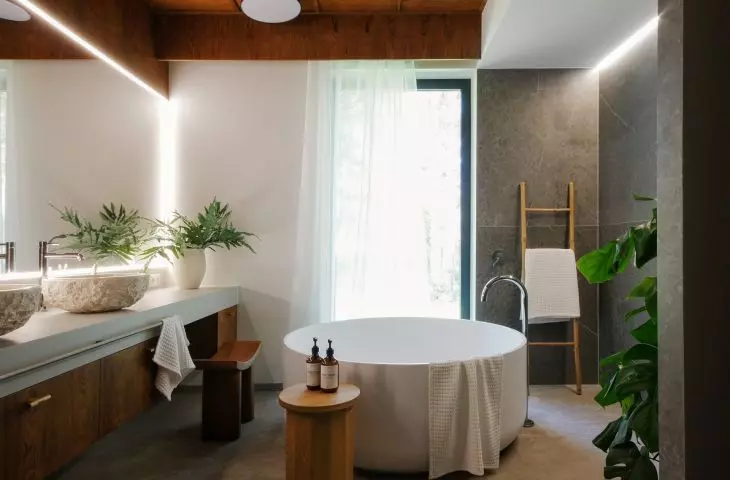 Arranging a bathroom with sinks imported from Bali