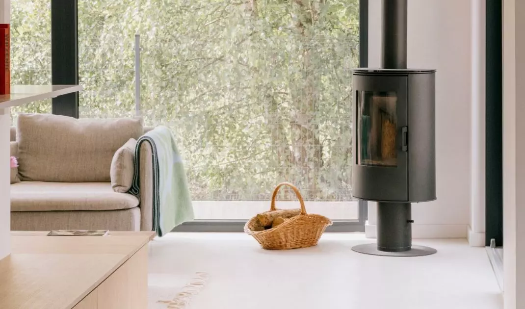 The minimalist arrangement is complemented by rustic elements