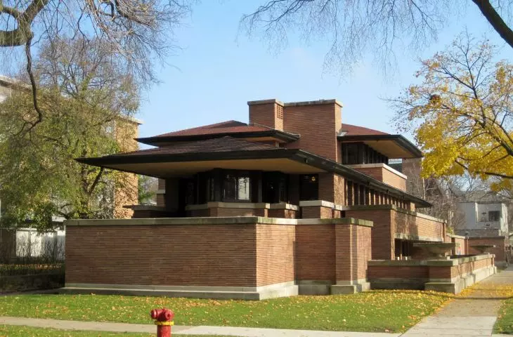 Robie House in Chicago, a prairie-style house (1910)