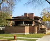 Robie House in Chicago, a prairie-style house (1910)
