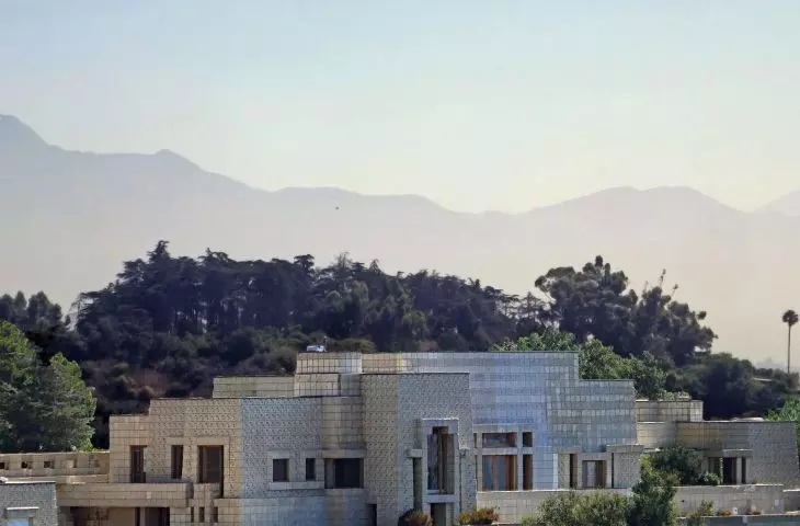Ennis House in Los Angeles (1924)